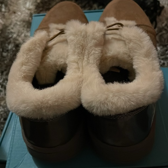 NIB Bzees Golden Ankle Bootie 8 Slip On Faux Fur Lightweight Comfort - Picture 3 of 3